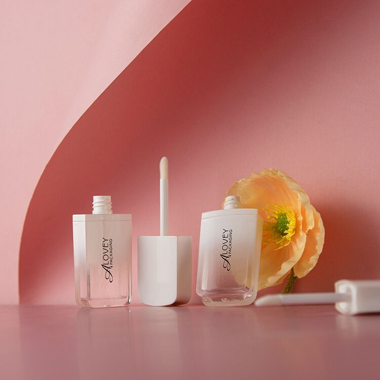 big lipgloss tube