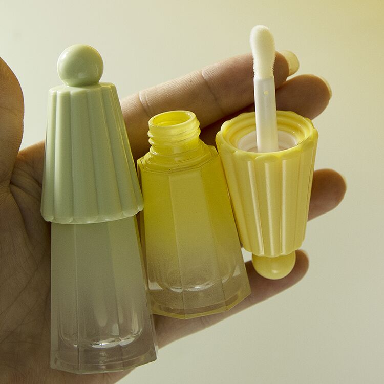 Wholesale lip gloss tube with big applicator with octagon umbrella shape 7ml
